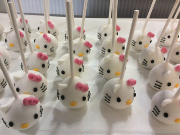 Hello Kitty cake pops